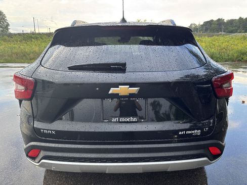 Used 2024 Chevrolet Trax LT w/ LT Convenience Package FWD image 6