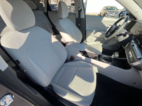 Used 2025 Hyundai Kona SEL image 40