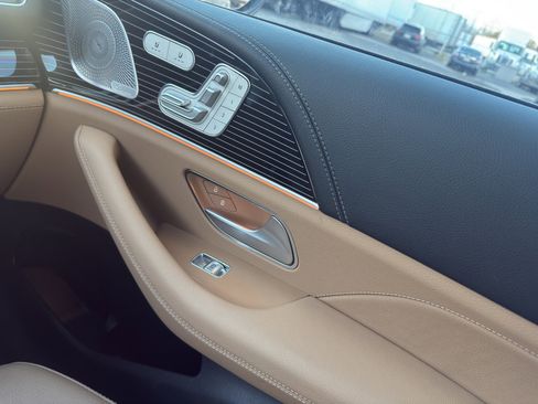 Used 2024 Mercedes-Benz GLS 450 4MATIC image 17