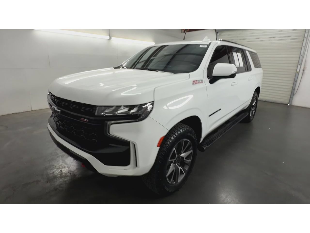 Certified 2024 Chevrolet Suburban Z71 w/ Luxury Package AWD/4WD image 4