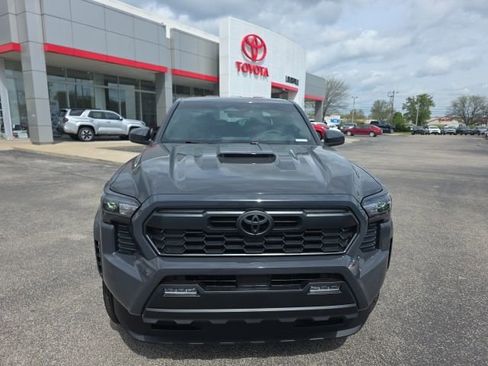 Certified 2025 Toyota Tacoma TRD Sport image 2