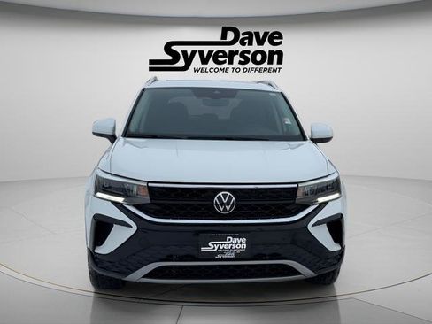 Used 2023 Volkswagen Taos SE image 2