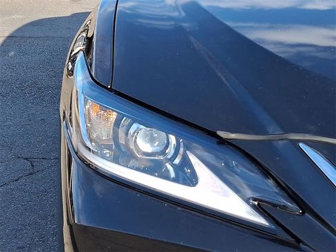 Used 2023 Lexus ES 300h w/ Premium Package image 27