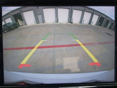 Used 2024 Chrysler Pacifica Touring-L image 9