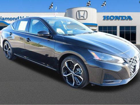 Used 2023 Nissan Altima 2.5 SR image 1