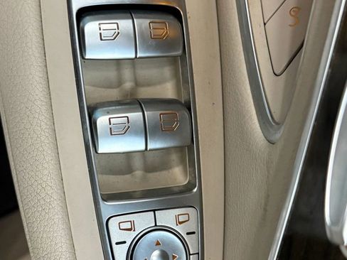 Used 2018 Mercedes-Benz GLC 300 4MATIC w/ Multimedia Package image 25