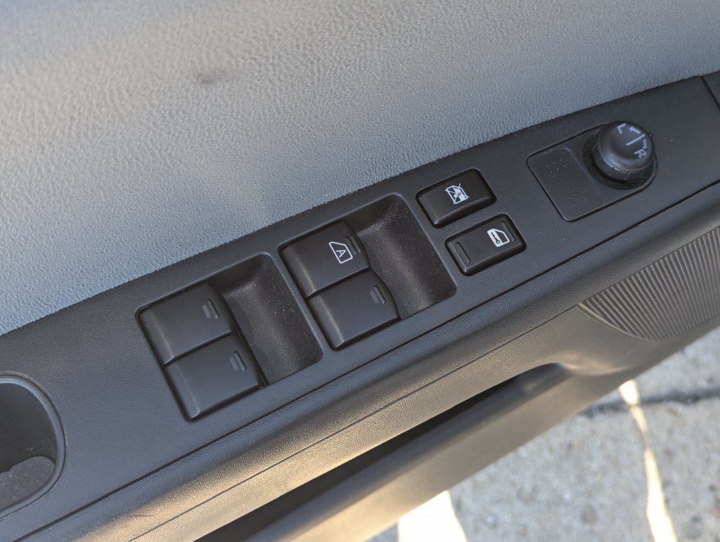 Used 2012 Nissan Sentra 2.0 S FWD image 23