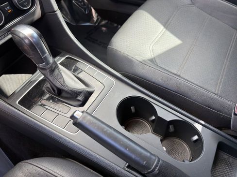 Used 2017 Volkswagen Passat 1.8T R-Line image 24