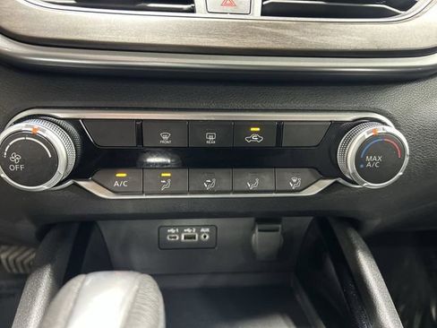 Used 2024 Nissan Altima 2.5 SV FWD image 12