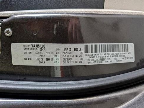 Used 2017 Chrysler Pacifica Touring w/ Tire & Wheel Group image 31