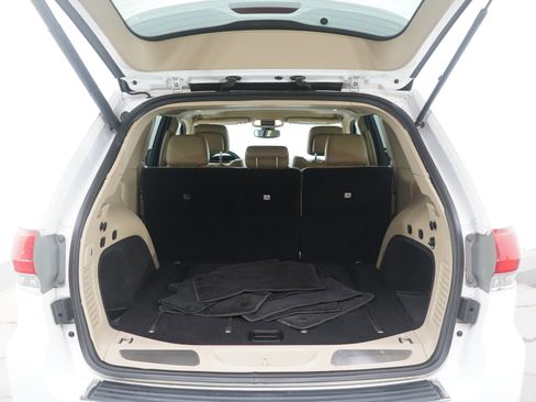 Used 2017 Jeep Grand Cherokee Limited image 16