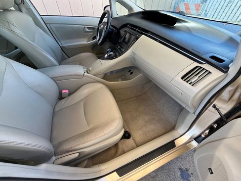 Used 2010 Toyota Prius Five image 12