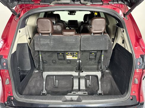 Used 2022 Toyota Sienna Platinum FWD image 29
