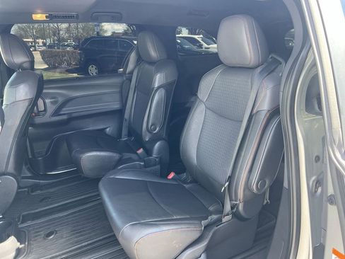 Used 2023 Toyota Sienna XSE w/ XSE Plus Package AWD/4WD image 25