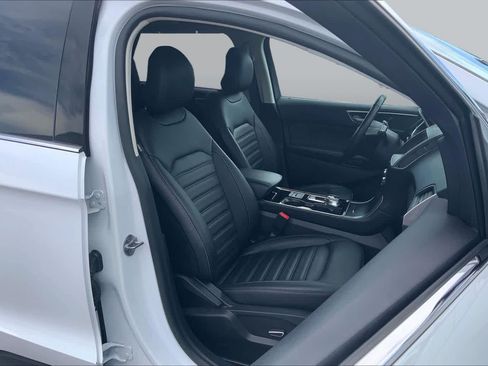 Used 2019 Ford Edge SEL w/ Equipment Group 201A FWD image 9