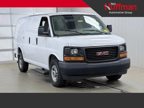 Used 2017 GMC Savana 2500 RWD image 1