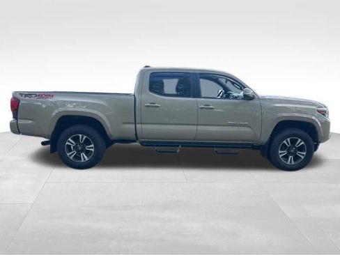 Used 2018 Toyota Tacoma TRD Sport AWD/4WD image 6