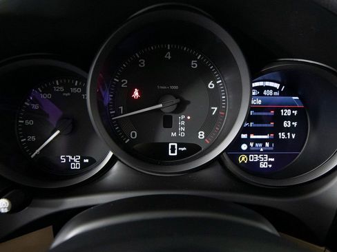 Certified 2025 Porsche Macan image 23