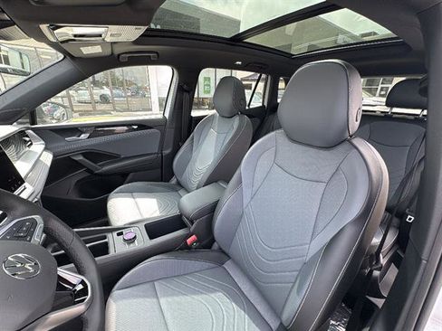 New 2026 Volkswagen Tiguan SE R-Line FWD image 14