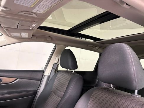 Used 2018 Nissan Rogue SV w/ Sun & Sound Touring Package FWD image 21