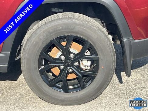 Used 2024 Jeep Grand Cherokee Altitude image 9