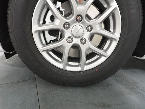 New 2027 Chrysler Pacifica Select FWD image 32