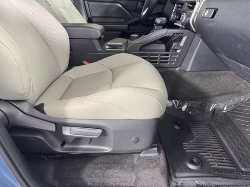 Used 2025 Toyota 4Runner SR5 AWD/4WD image 37