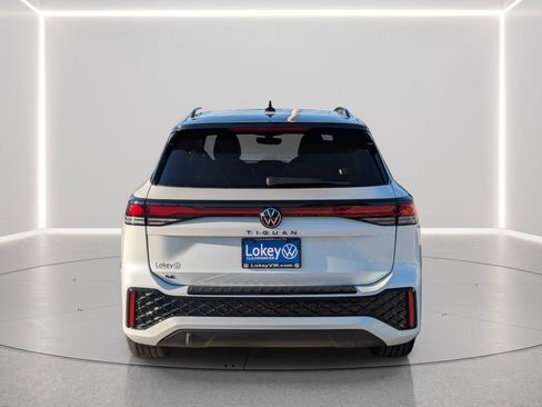 New 2026 Volkswagen Tiguan SE R-Line FWD image 5