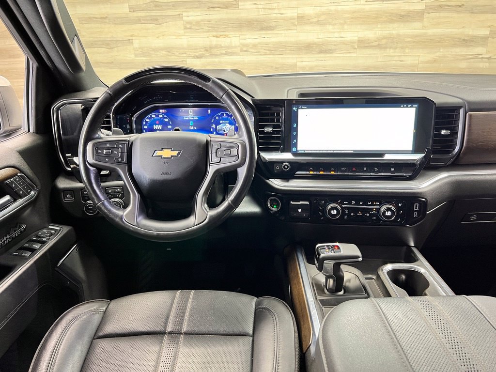Used 2024 Chevrolet Silverado 1500 High Country w/ Technology Package AWD/4WD image 2