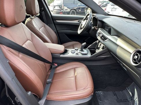 Used 2024 Alfa Romeo Stelvio Ti image 21