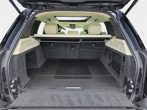 New 2026 Land Rover Range Rover SE image 12