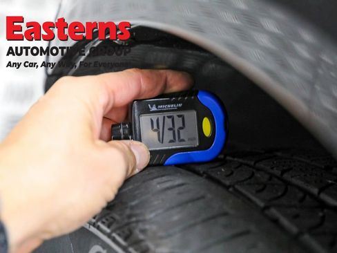 Used 2019 Volvo XC60 T5 Momentum w/ Multimedia Package image 39