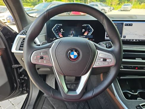 Used 2025 BMW X7 xDrive40i w/ Premium Package AWD/4WD image 17