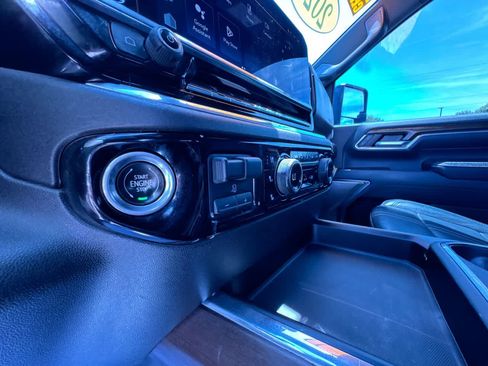 Used 2024 Chevrolet Silverado 3500 High Country w/ Technology Package AWD/4WD image 17