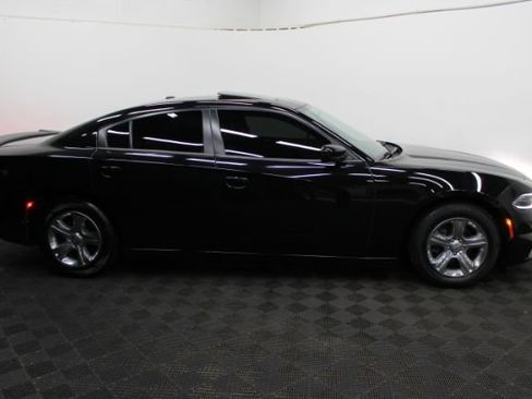 Used 2019 Dodge Charger SXT w/ Leather Interior Group image 4