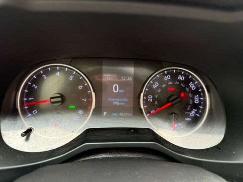 Used 2019 Toyota RAV4 XLE Premium FWD image 30