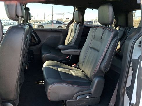 Used 2017 Dodge Grand Caravan GT image 12