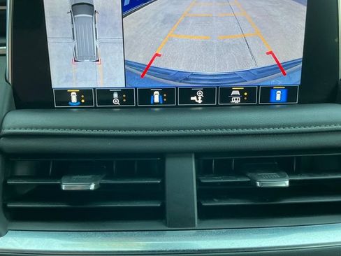 Used 2021 Chevrolet Suburban LT w/ LT Signature Package RWD image 12