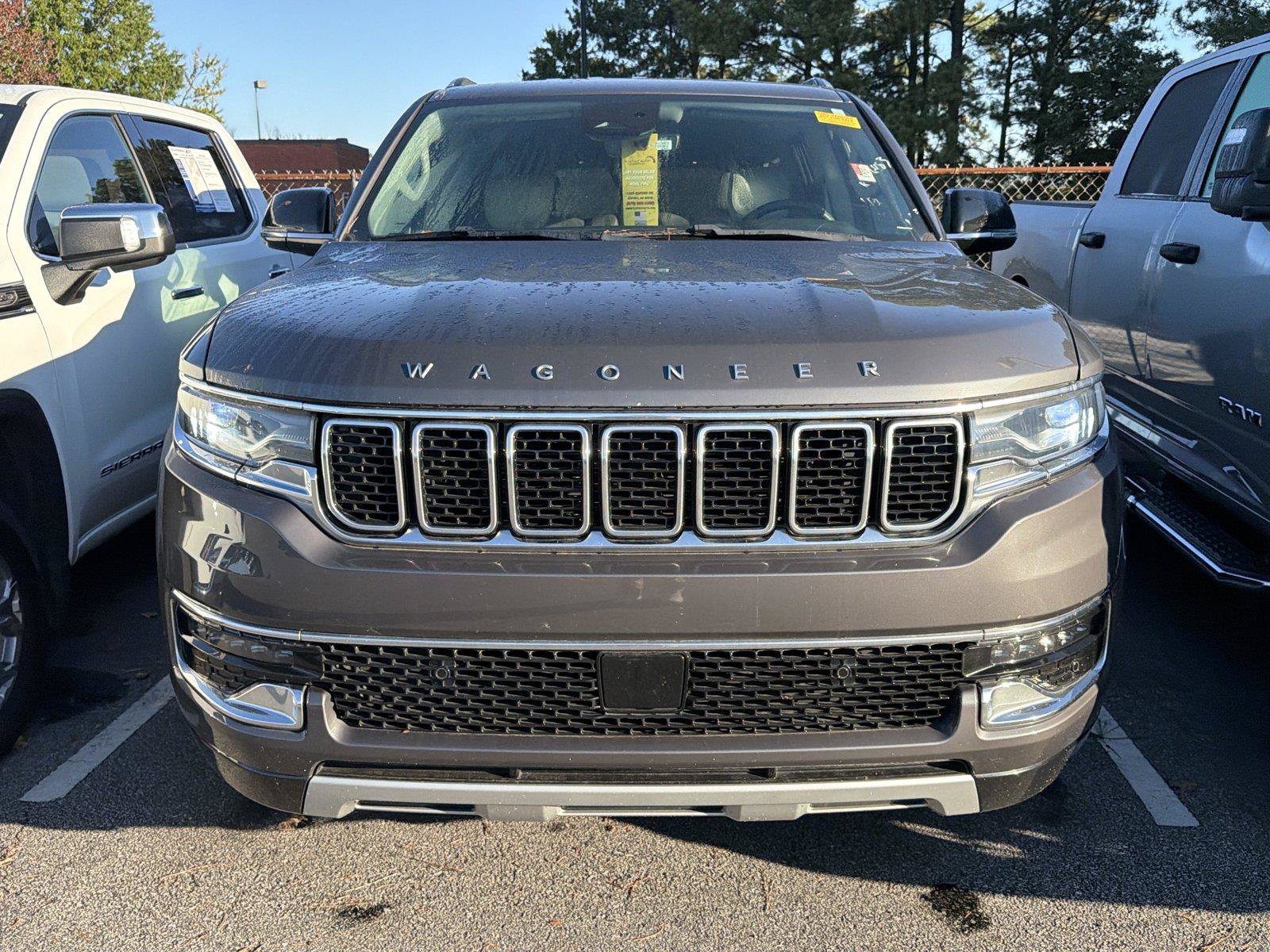 Used 2024 Jeep Wagoneer L Series II RWD image 2