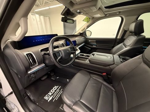 Used 2025 Ford Expedition Max Platinum AWD/4WD image 11