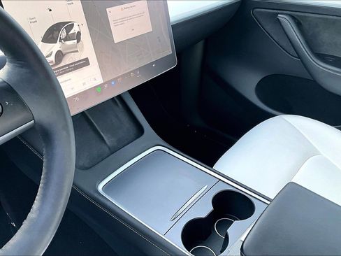 Used 2023 Tesla Model Y Long Range image 16