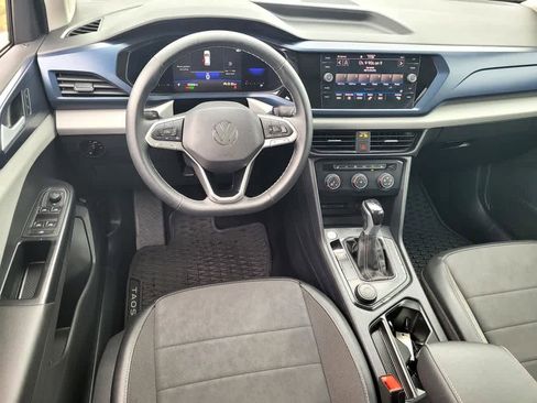 Used 2022 Volkswagen Taos SE w/ Panoramic Sunroof Package image 13