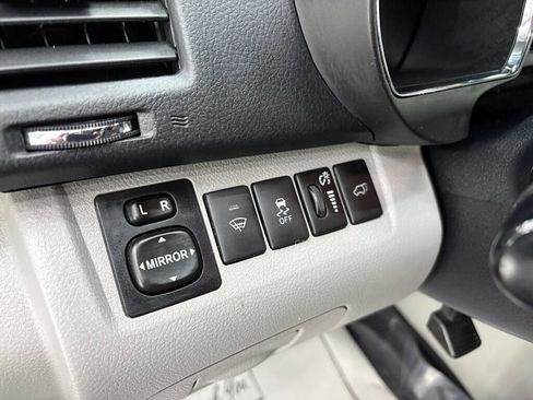 Used 2013 Toyota Highlander Limited image 18
