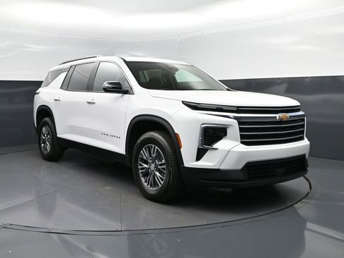 New 2026 Chevrolet Traverse LT image 9