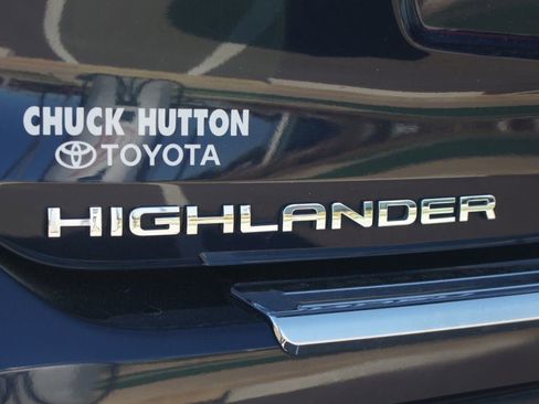 Used 2023 Toyota Highlander LE image 17