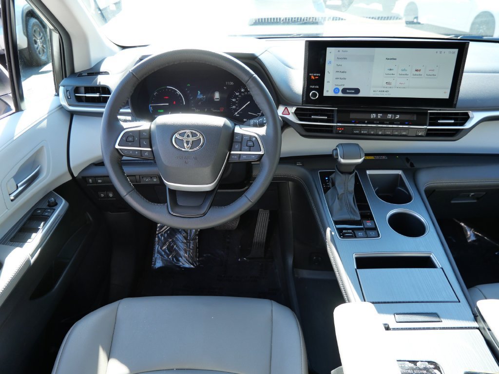 Certified 2026 Toyota Sienna XLE FWD image 12