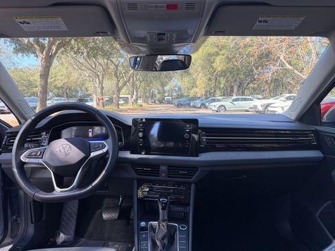 Used 2025 Volkswagen Jetta SE image 28