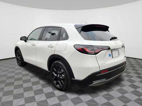 Certified 2025 Honda HR-V Sport image 3