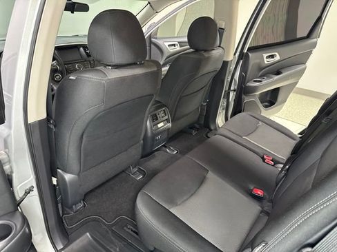 Used 2020 Nissan Pathfinder S FWD image 23