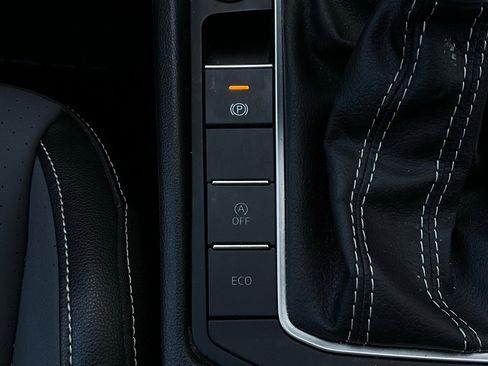 Used 2025 Volkswagen Jetta SE image 22